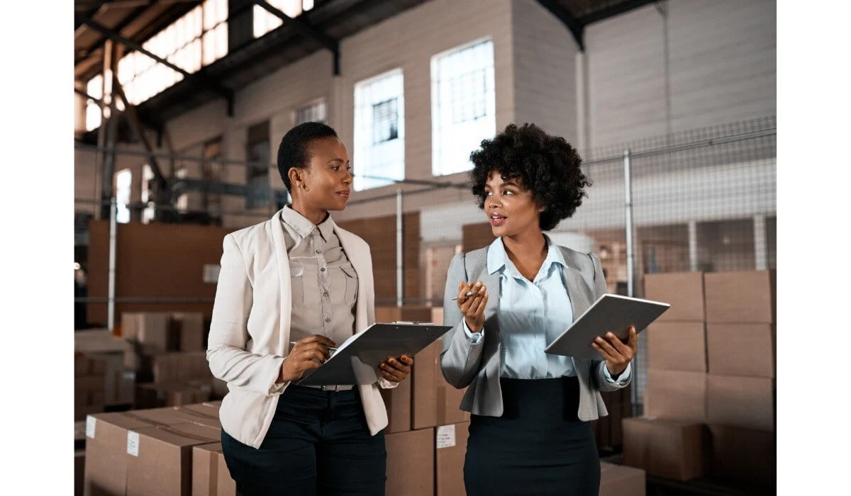 two20workers20in20a20warehouse20with20clipboards-3
